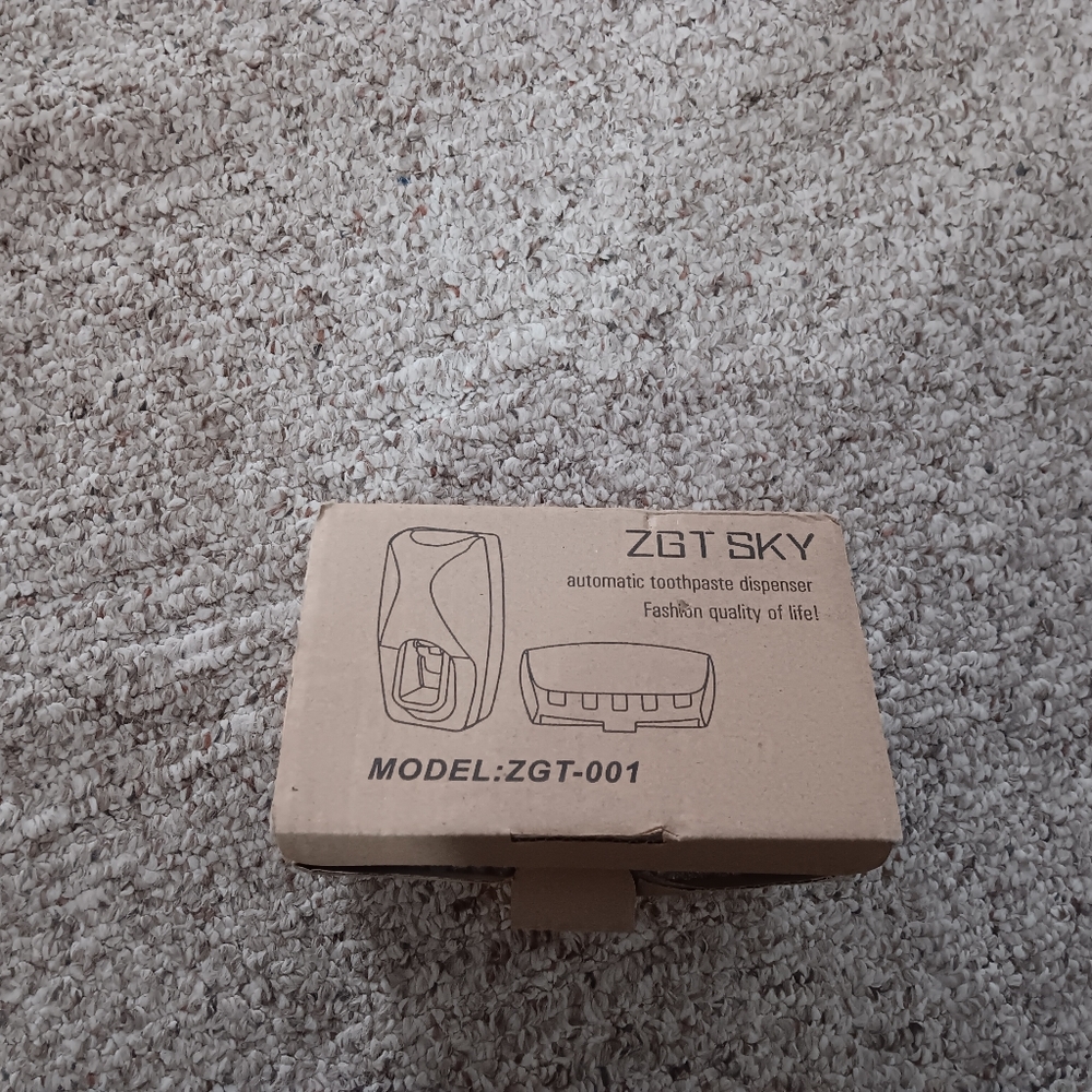 Dustproof Toothpaste Dispenser & Toothbrush Holder    New In Box - Picture 2 of 3